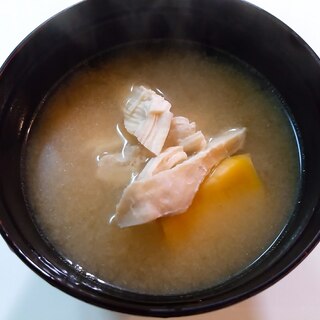 薩摩芋と鶏胸肉の味噌汁